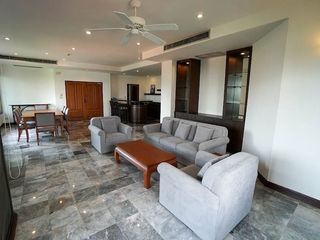 Condo en alquiler de 3 habitaciones en Watthana, Bangkok