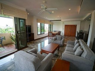 Condo en alquiler de 3 habitaciones en Watthana, Bangkok