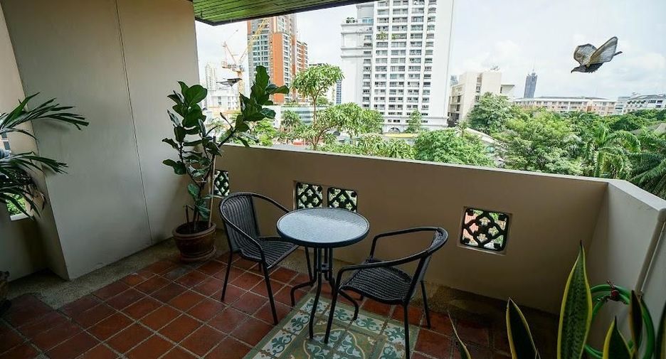 For rent 3 bedrooms condo in Watthana, Bangkok