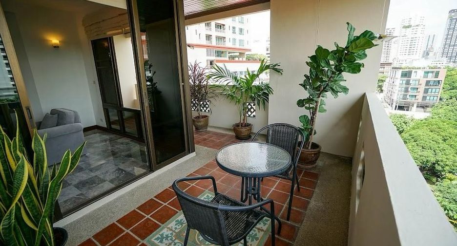 For rent 3 bedrooms condo in Watthana, Bangkok