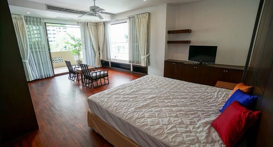For rent 3 bedrooms condo in Watthana, Bangkok