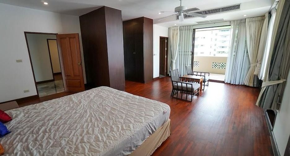 For rent 3 bedrooms condo in Watthana, Bangkok