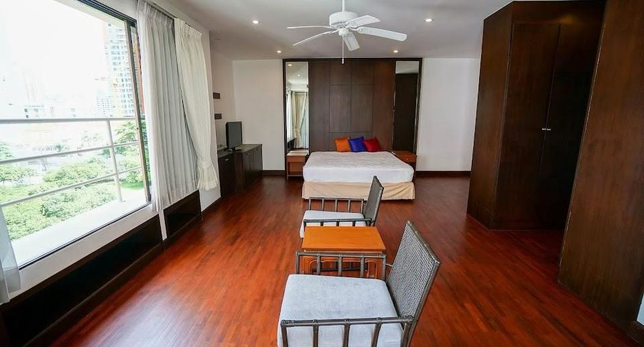 For rent 3 bedrooms condo in Watthana, Bangkok