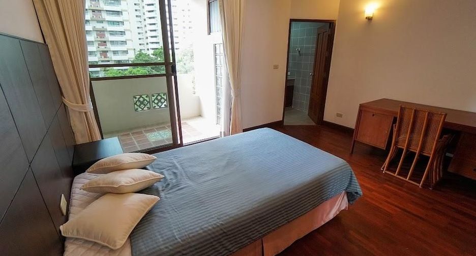 For rent 3 bedrooms condo in Watthana, Bangkok
