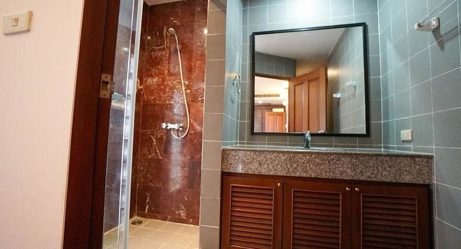 For rent 3 bedrooms condo in Watthana, Bangkok