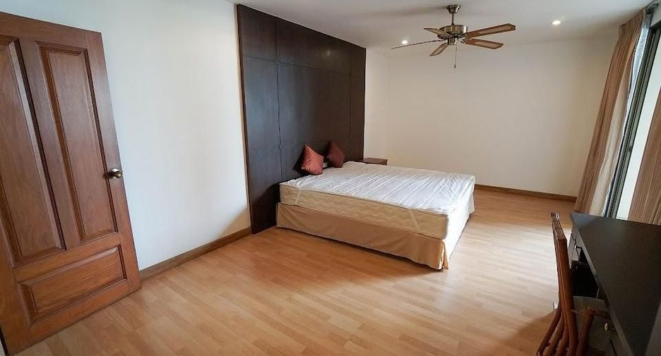 For rent 3 bedrooms condo in Watthana, Bangkok