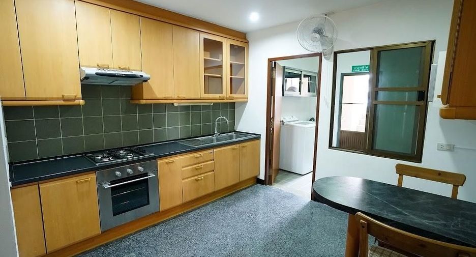 For rent 3 bedrooms condo in Watthana, Bangkok