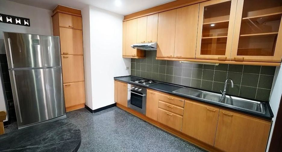 For rent 3 bedrooms condo in Watthana, Bangkok
