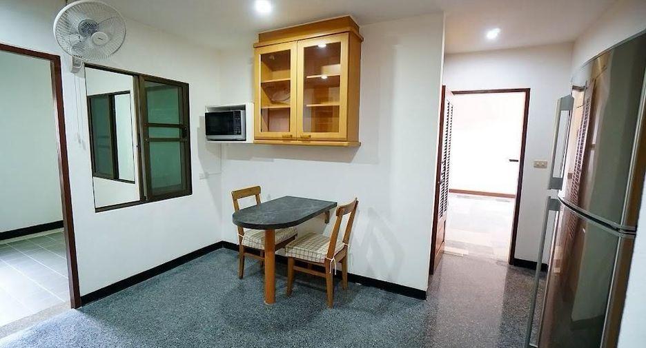 For rent 3 bedrooms condo in Watthana, Bangkok