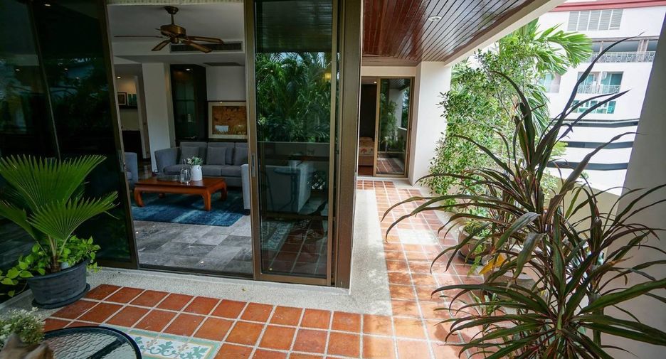 For rent 3 bedrooms apartment in Watthana, Bangkok