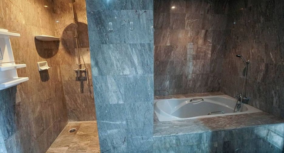 For rent 3 bedrooms apartment in Watthana, Bangkok