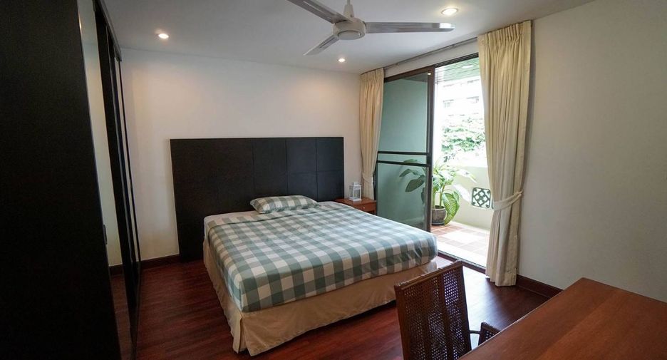 For rent 3 bedrooms apartment in Watthana, Bangkok