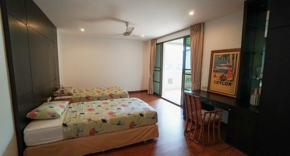 For rent 3 bedrooms apartment in Watthana, Bangkok
