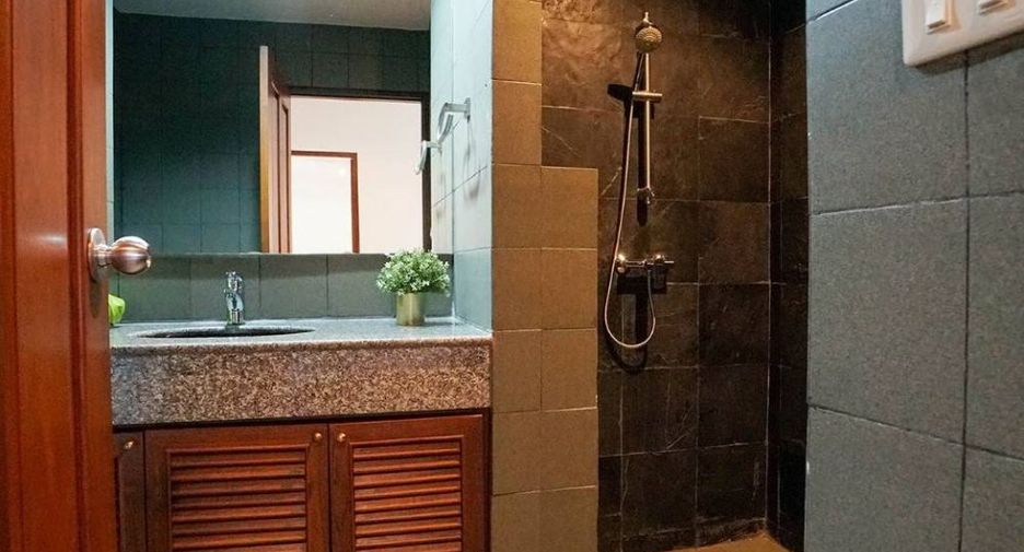 For rent 3 bedrooms apartment in Watthana, Bangkok