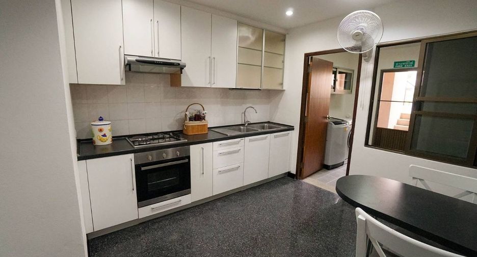 For rent 3 bedrooms apartment in Watthana, Bangkok