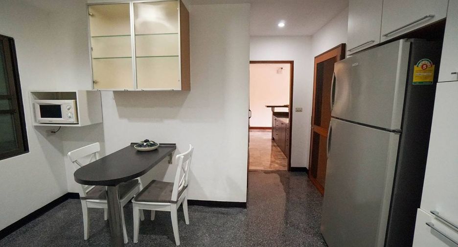 For rent 3 bedrooms apartment in Watthana, Bangkok