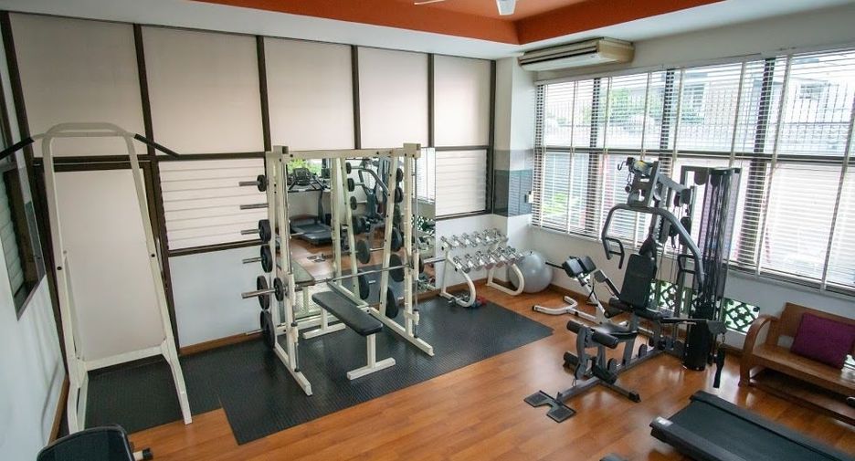 For rent 3 bedrooms apartment in Watthana, Bangkok