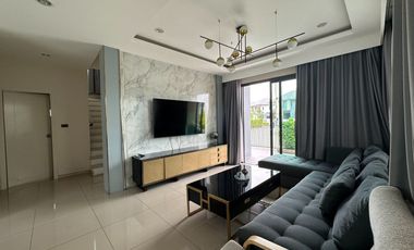 Villa zum Kauf mit 4 Zimmer in Bang Lamung, Chonburi