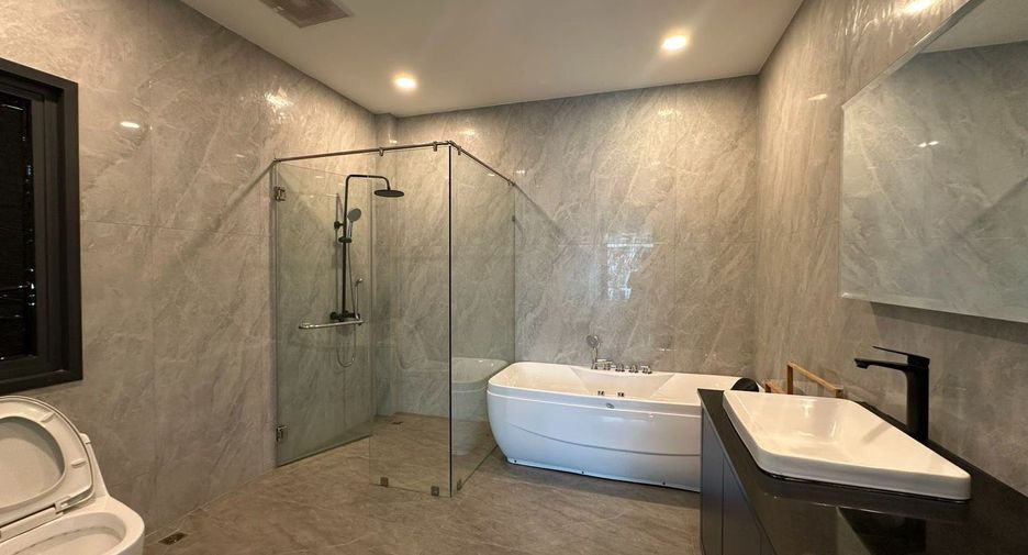 À vendre 4 chambres villa à Bang Lamung, Chonburi