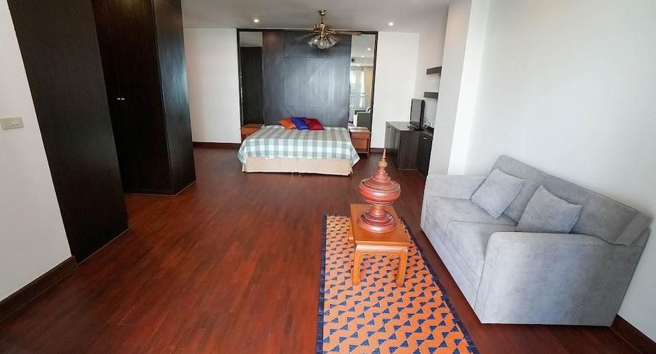For rent 3 bedrooms apartment in Watthana, Bangkok