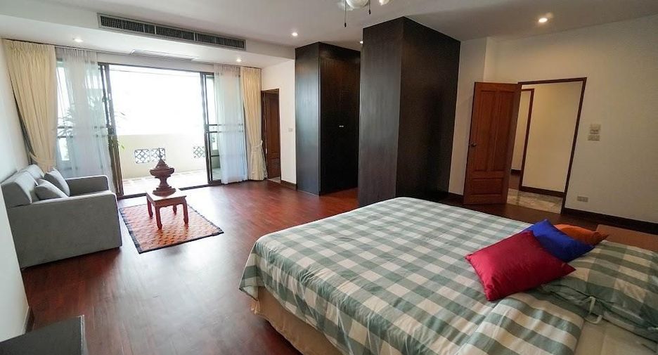 For rent 3 bedrooms apartment in Watthana, Bangkok