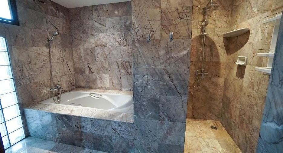 For rent 3 bedrooms apartment in Watthana, Bangkok