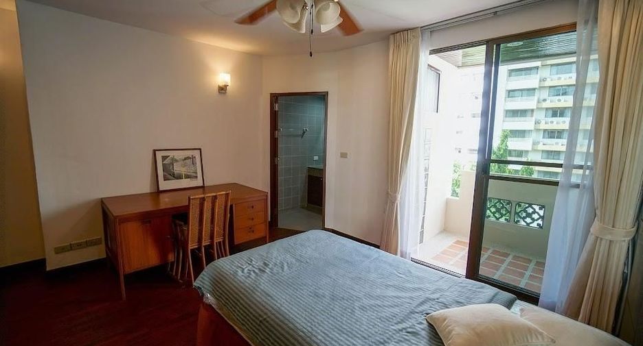 For rent 3 bedrooms apartment in Watthana, Bangkok