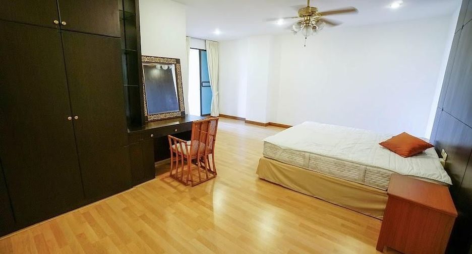 For rent 3 bedrooms apartment in Watthana, Bangkok