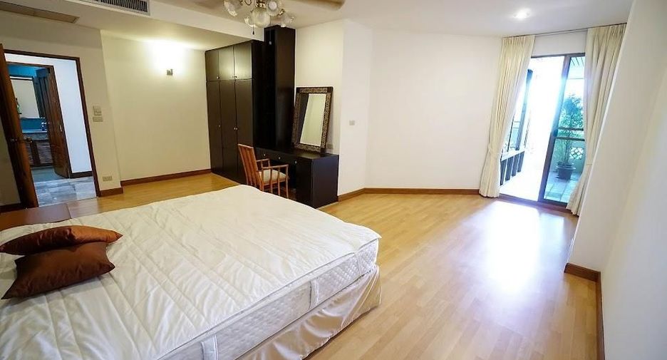 For rent 3 bedrooms apartment in Watthana, Bangkok