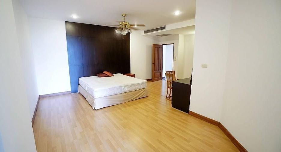 For rent 3 bedrooms apartment in Watthana, Bangkok