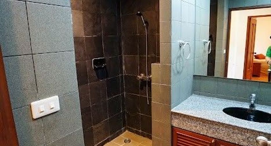 For rent 3 bedrooms apartment in Watthana, Bangkok