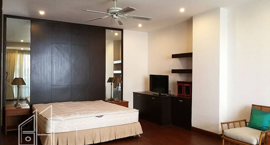 For rent 3 bedrooms condo in Watthana, Bangkok