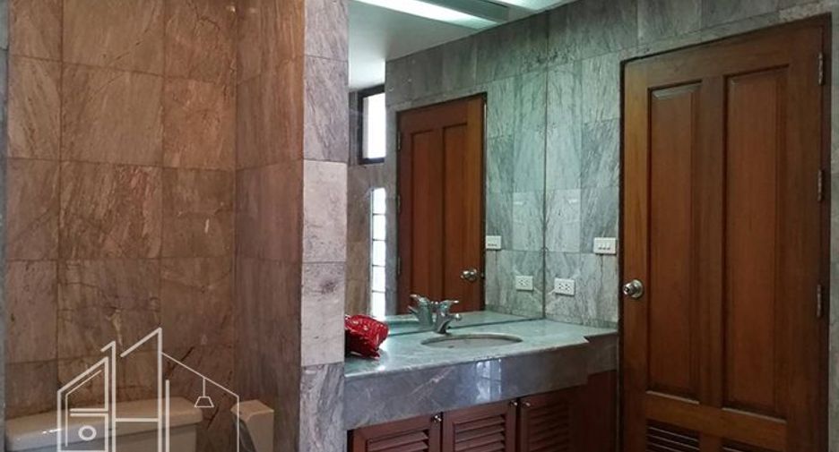 For rent 3 bedrooms condo in Watthana, Bangkok