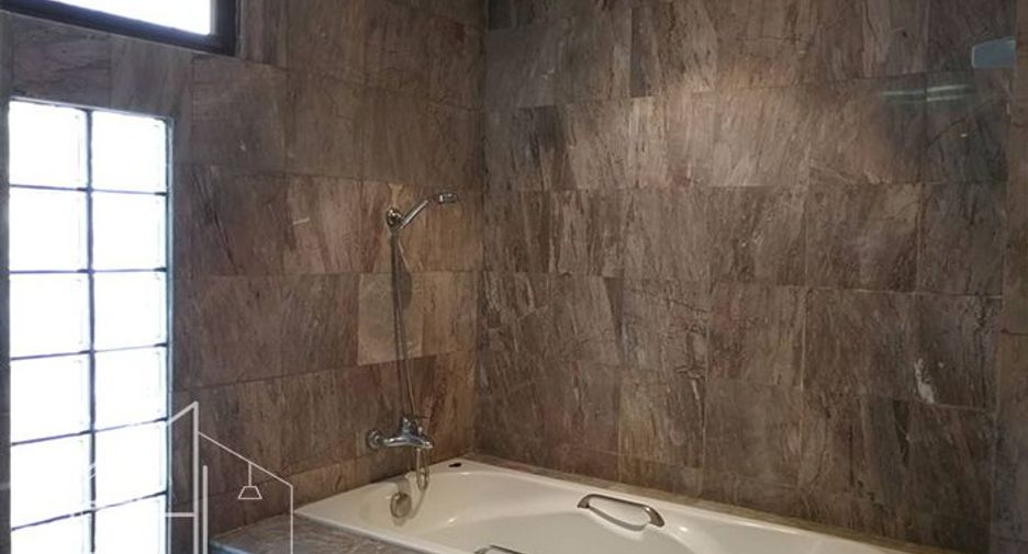For rent 3 bedrooms condo in Watthana, Bangkok