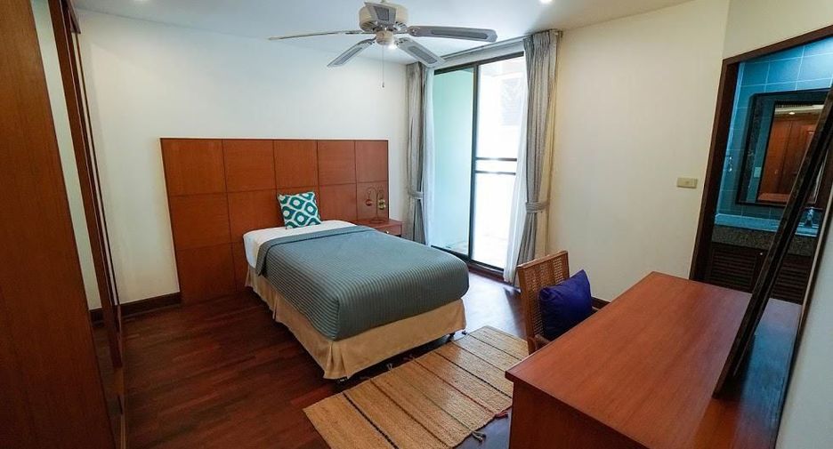 For rent 3 bedrooms condo in Watthana, Bangkok