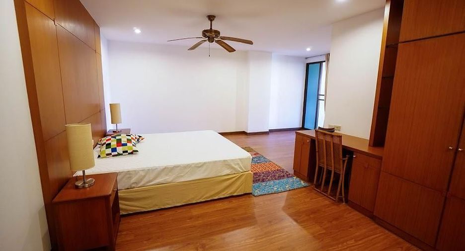 For rent 3 bedrooms condo in Watthana, Bangkok