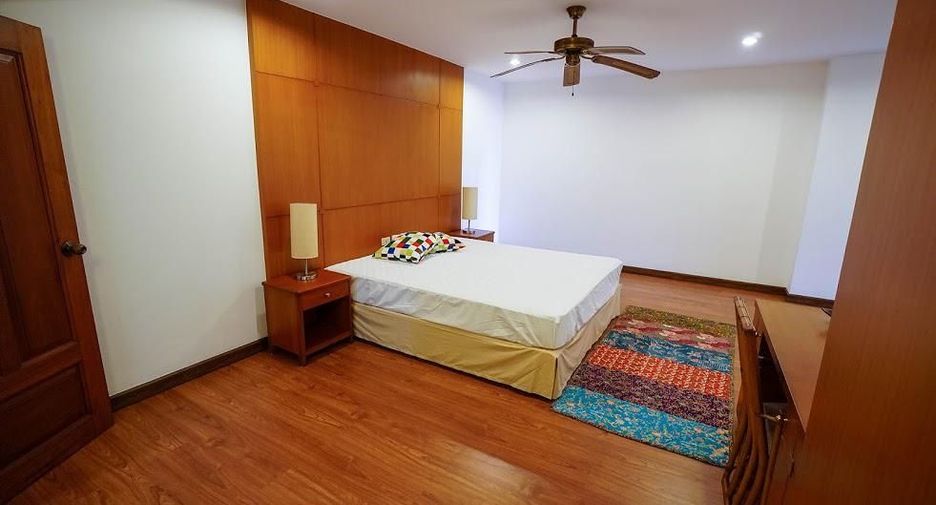 For rent 3 bedrooms condo in Watthana, Bangkok