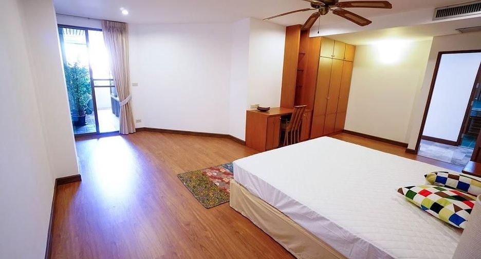 For rent 3 bedrooms condo in Watthana, Bangkok