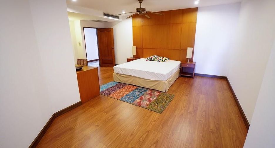 For rent 3 bedrooms condo in Watthana, Bangkok