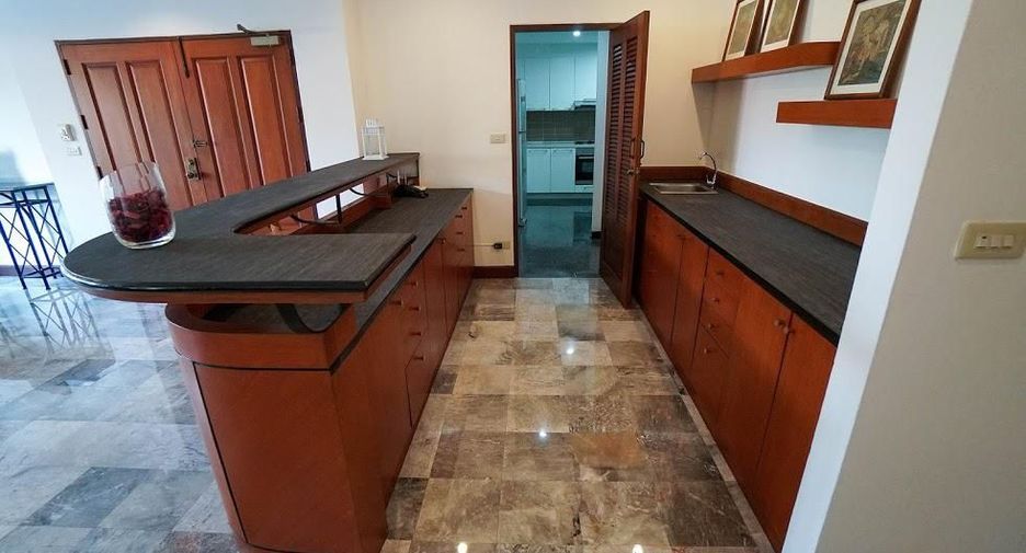 For rent 3 bedrooms condo in Watthana, Bangkok