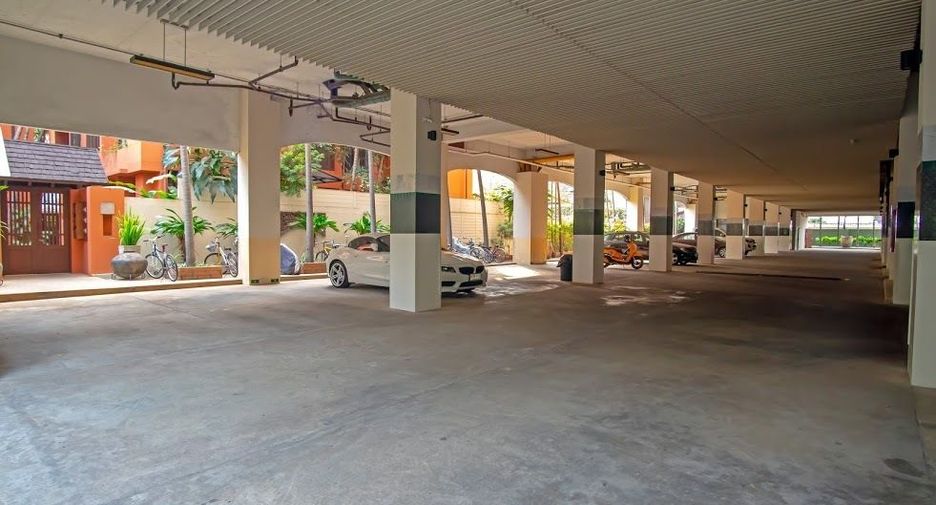 For rent 3 bedrooms condo in Watthana, Bangkok