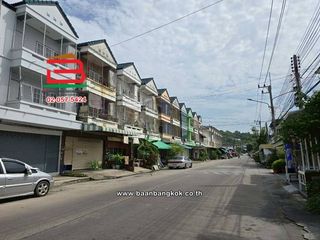 Local comercial en venta de 4 habitaciones en Mueang Chon Buri, Chonburi