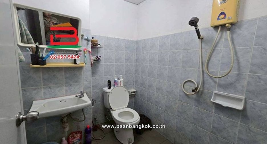 Local comercial en venta de 4 habitaciones en Mueang Chon Buri, Chonburi
