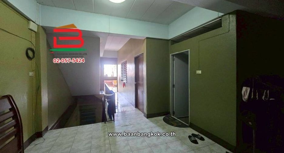 Local comercial en venta de 4 habitaciones en Mueang Chon Buri, Chonburi