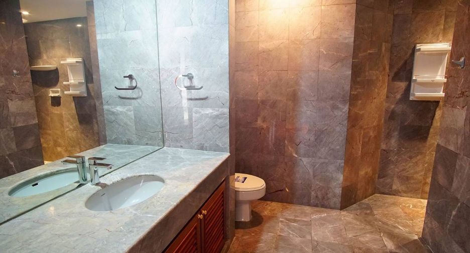 For rent 3 bedrooms apartment in Watthana, Bangkok