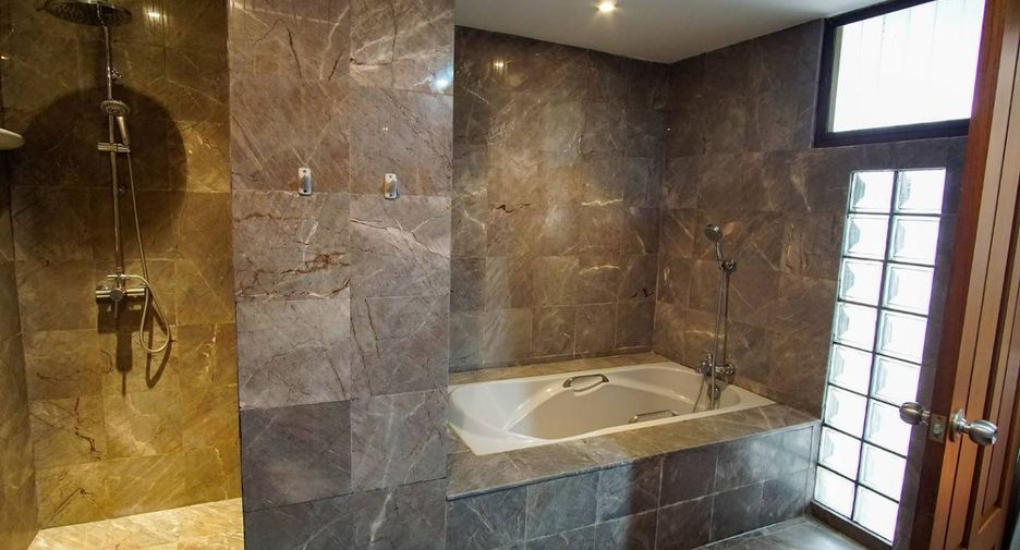 For rent 3 bedrooms apartment in Watthana, Bangkok
