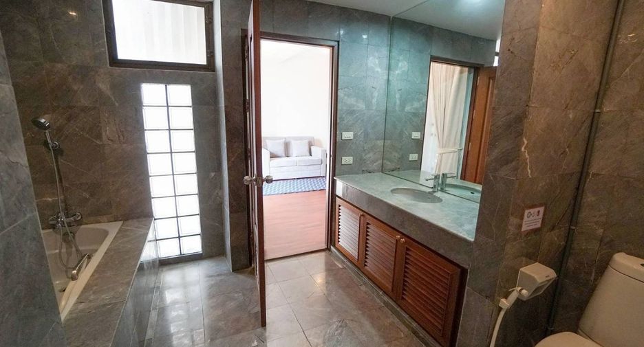 For rent 3 bedrooms apartment in Watthana, Bangkok