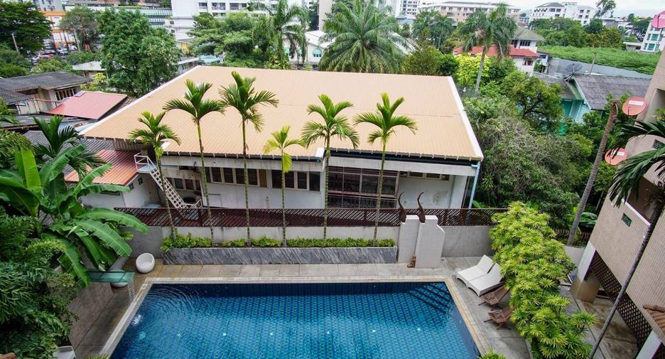 For rent 3 bedrooms apartment in Watthana, Bangkok