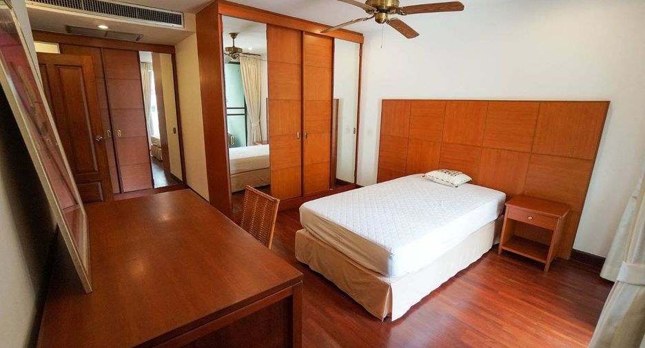 For rent 3 bedrooms apartment in Watthana, Bangkok