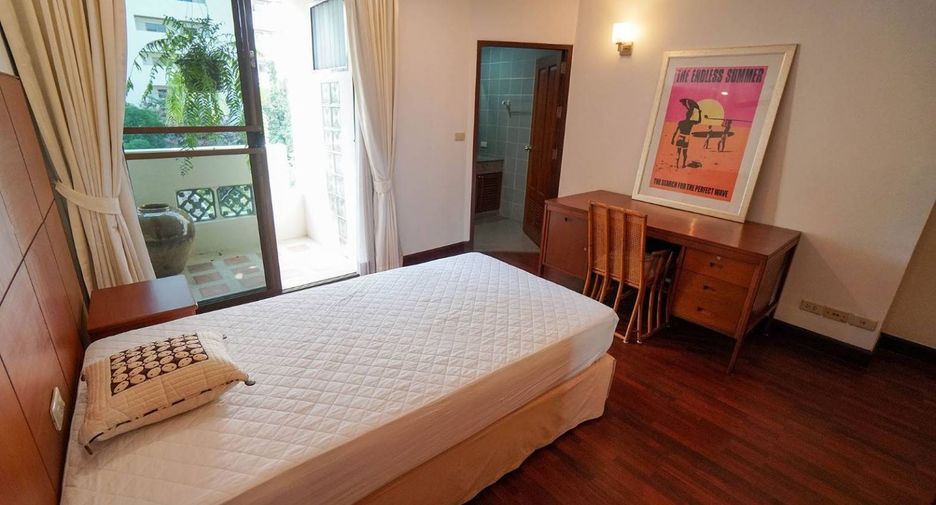 For rent 3 bedrooms apartment in Watthana, Bangkok